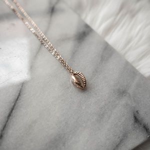 Gold Conch-shell Necklace